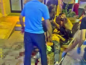 İ̇ki Kişinin Kavgasına Dahil Oldu, Kasığından Bıçaklandı