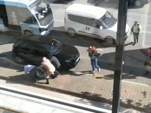 Pendik’te Minibüs Şoförü İle Yolcu Arasındaki Kavga Kamerada