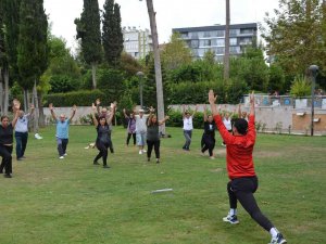 Yaş Almış Vatandaşlar Sabah Sporuyla Dinç Kalıyor