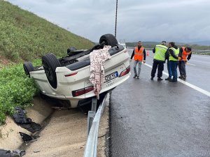 Tırla Çarpışan Lüks Otomobil Su Kanalına Devrildi: 2 Yaralı