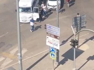 Trafikte Yumruklu Yol Kavgası