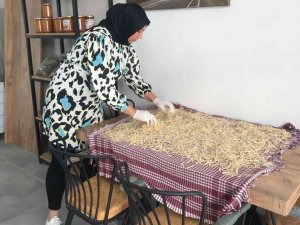 Kadınlar Yazın Üretip Sonbahar Ve Kış Aylarında Satıyorlar