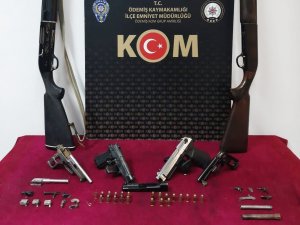 İ̇zmir’de Kuru Sıkıdan Tabanca Yapan Şüpheli Yakalandı