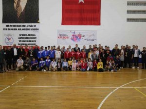 Gölcük Belediyesi Voleybol Turnuvasında Şampiyonu Oldu