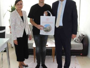 En Fazla Kitap Okuyan Öğrenciye Hediye