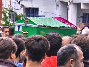 Evde Çıkan Yangında Ölen Genç Kız Toprağa Verildi