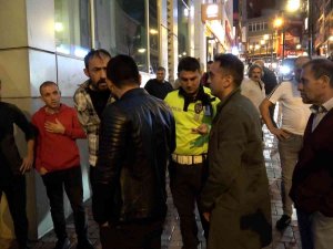 Kavgayı Ayırmaya Çalışan Polisin Kolunu Isırdı