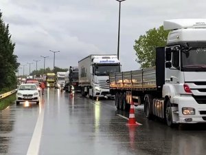 Anadolu Otoyolu’nu Kilitleyen Kaza