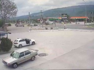 Birisi Ağır İki Polisin Yaralandığı Trafik Kazası Güvenlik Kamerasına Yansıdı