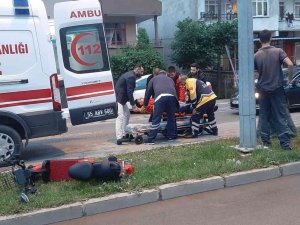 Elektrikli Bisikletle Otomobil Çarpıştı: 1 Yaralı