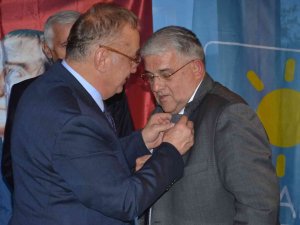 Eski Devlet Bakanı Bahattin Şeker İ̇yi̇ Parti’ye Geçti