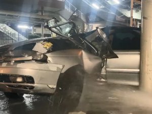 Kontrolünü Kaybeden Sürücü Üst Geçidin Ayağına Çarptı : 1 Yaralı