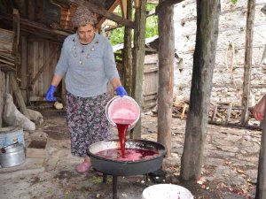 Antalyalı Kadınların Bin Bir Emekle Üretilen Nar Ekşisi Mesaisi Başladı