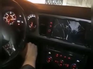 İ̇stanbul’da Akıl Almaz Torbacı Düzeneği Kamerada: Zuladan Kokain Fışkırdı