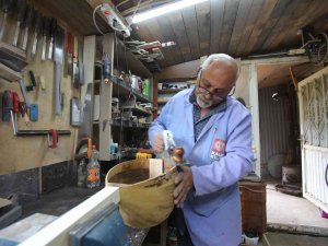 Bağlama Çalmayı Öğrenmeden Bağlama Yapmayı Öğrendi