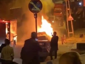 Pendik’te Park Halindeki Otomobil Alev Alev Yandı