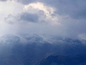 Munzur Dağının Yüksek Kesimlerine Kar Yağdı