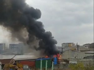Pendik’te Geri Dönüşüm Fabrikasında Korkutan Yangın
