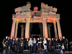 Afrodisias Antik Kentinde "Şifa Veren Ele Vefa" Konseri
