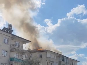 Elazığ’da Çatı Yangını Korkuttu