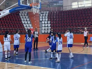 Veteran Kadın Basketbolcular, Amatör Spor Haftasında Minik Sporcularla Buluştu