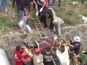 Maltepe’de Otomobil Dereye Uçtu: 4 Yaralı