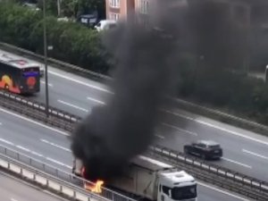 Tem’de Tırın Dorsesi Alevlere Teslim Oldu