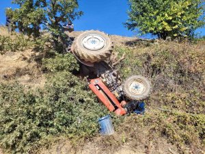 Kiraz’da Traktör Devrildi: 1 Ölü
