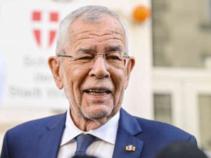 Avusturya’da Cumhurbaşkanlığı Seçimini Van Der Bellen Kazandı