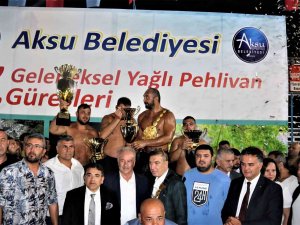 Aksu Belediyesi 7. Geleneksel Yağlı Pehlivan Güreşlerinde Başpehlivan Ali Gürbüz’ün