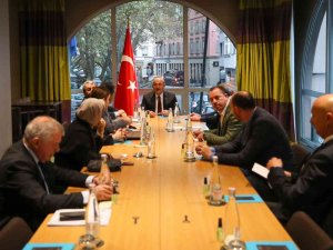 Dışişleri Bakanı Çavuşoğlu, Akpm Türk Heyeti İle Bir Araya Geldi