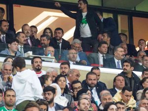Bakan Kasapoğlu: "Futbolcular Ve Teknik Ekibi Gönülden Kutluyorum"