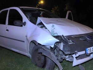 Bursa’da Kontrolden Çıkan Araç Bariyerlere Çarptı