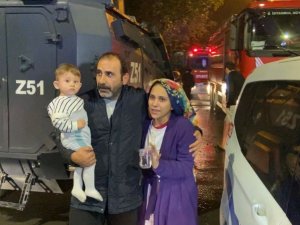 Sultangazi’de 12 Katlı Binada Korkutan Yangın: Dumandan Etiklenen Onlarca Vatadandaşı İtfaiye Ekipleri Kurtardı