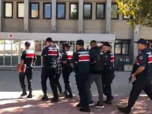 Çaldıkları Araçla Yakalanmamak İçin Başka Bir Aracın Plakasını Çaldılar