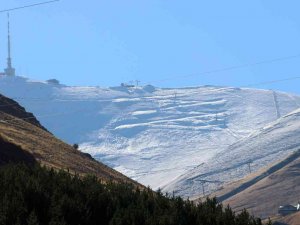 Erzurum’da Yüksek Kesimler Beyaza Büründü