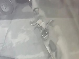 Kilidini Kıramadıkları Elektrikli Bisikleti Kucaklayıp Çaldılar
