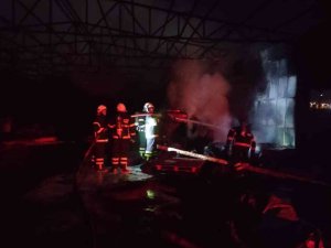 Lastik Deposunda Çıkan Yangın Korkuttu