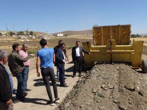 Muş’ta 210 Köy Yolu Ve Köy Meydanı Parke Taşıyla Döşeniyor