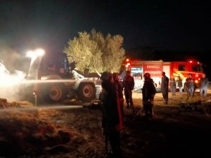 Alev Alev Yanan Samanlar Geceyi Aydınlattı