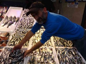 Fırtınada Balıkçılar Denize Açılamayınca Palamut Fiyatları İkiye Katlandı