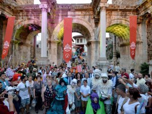 Dünya Kaleiçi’nde Buluşuyor