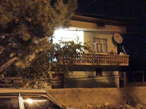 Hırsızlık İçin Geldiler, Fark Edilince Kaçtılar