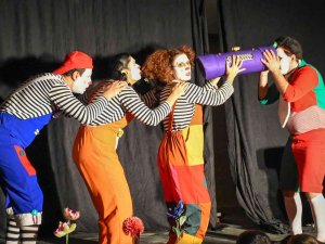 Tarsus Şehir Tiyatrosu ’Neden’ Adlı Çocuk Oyununu Sahneledi