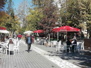 Eskişehirliler Sıcak Havanın Tadını Çıkardı