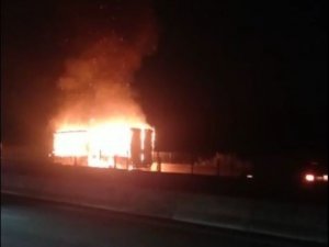 Rulo Kağıt Yüklü Tır, Avrupa Otoyolu’nda Alev Topuna Döndü