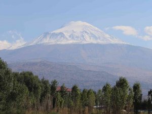 Türkiye’nin Çatısına Mevsimin İlk Karı Yağdı
