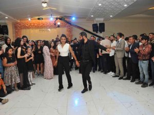 Düğündeki Gösterileri Davetlilere Unutulmaz Anlar Yaşattı