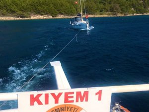 Çanakkale Boğazı’nda Makine Arızası Yapan Tekne Kurtarıldı
