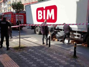 Zeytinburnu’nda Pazardan Dönen Yaşlı Kadın Kamyonun Altında Kaldı